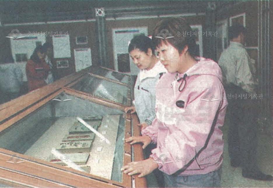 춘천시립도서관 근대희귀도서 전시 이미지