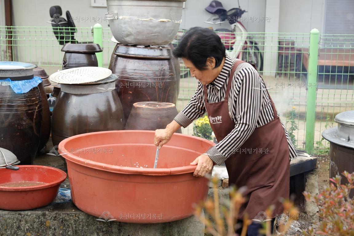 가정리 약주 만들기_고두밥과 누룩 섞기 이미지