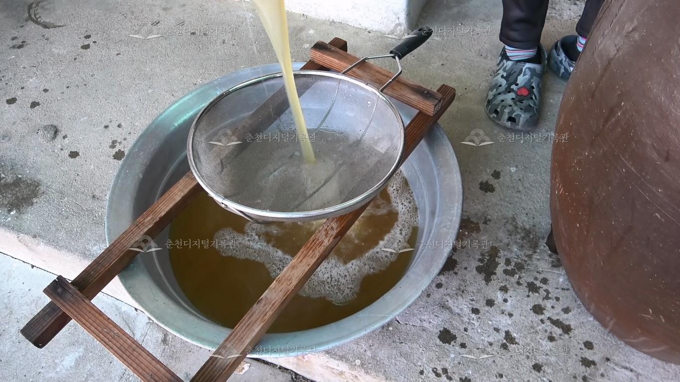 가정리 약주 만들기_술 뜨기 이미지