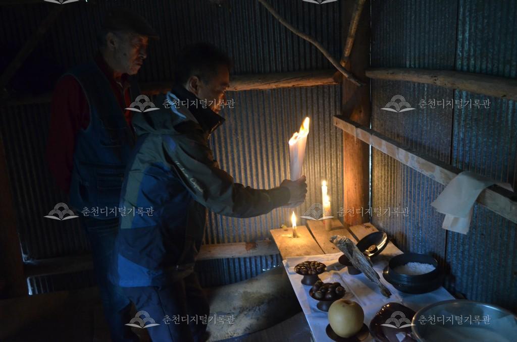 추곡1리 산신제 소지 축원 장면 이미지