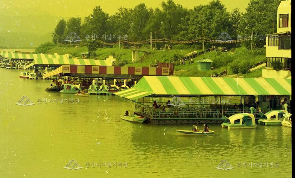 공지천 오리배 풍경 이미지