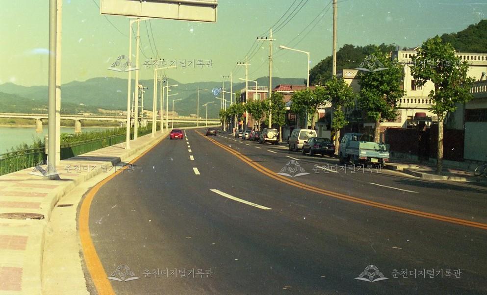 소양2교에서 소양1교 방향 도로 풍경 이미지