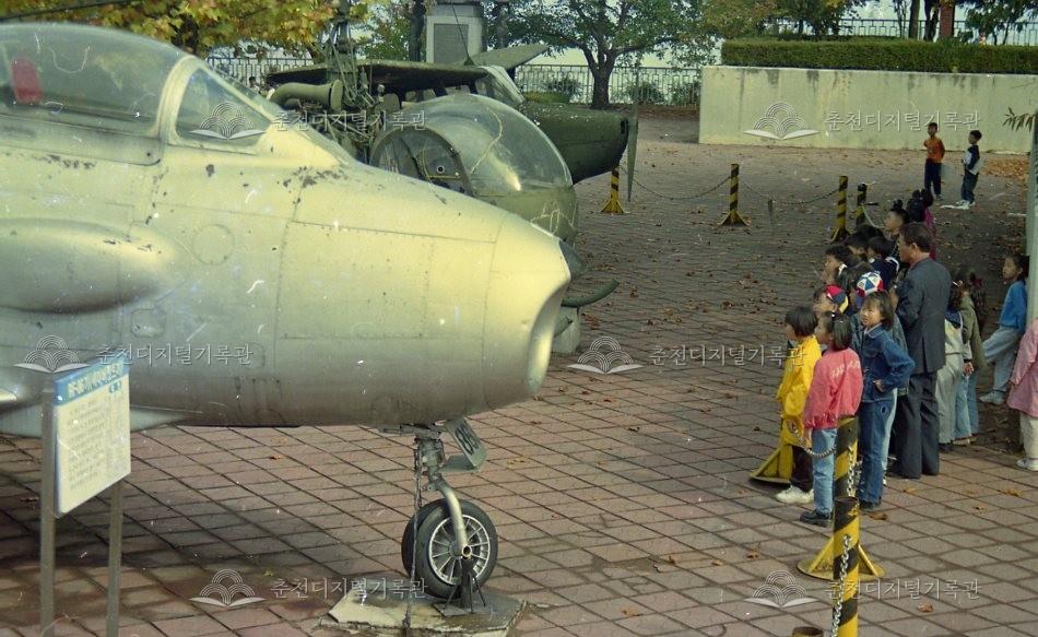 안보회관(춘천지구 전적기념관)으로 현장체험 나온 학생들 이미지