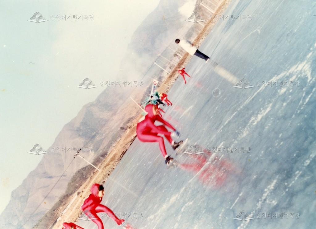 춘천교육대학 부속국민학교 빙상부 지내리 스케이트장 훈련 모습 이미지